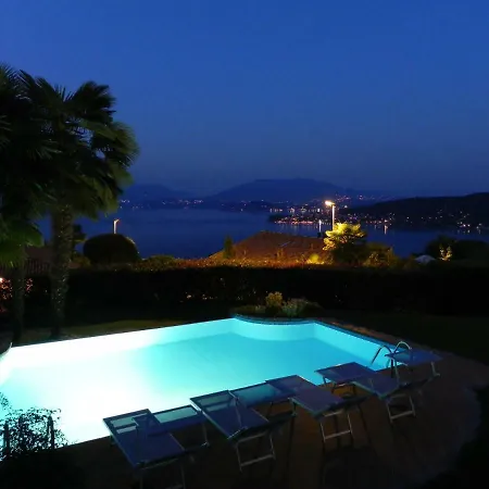 Diamante Con Vista Maggiore E Piscina Willa